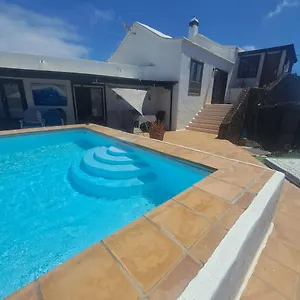 Bed & Breakfast Villa YSABELA, Tías